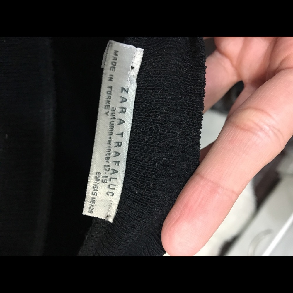 Zara Medium Black Dress with Sleeve